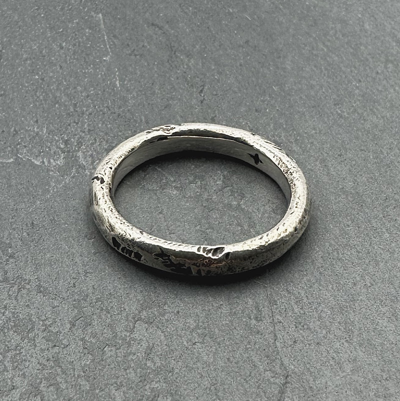 Sircular 003 Stacker Ring in Oxidized Silver