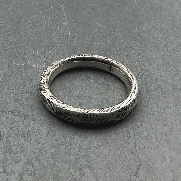Sircular 004 Stacker Ring in Oxidized Silver
