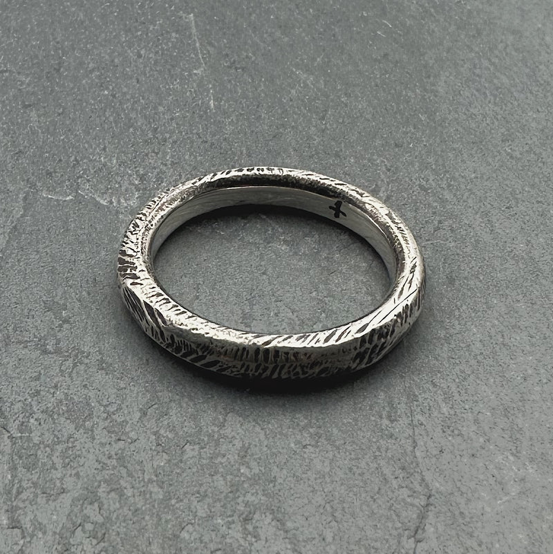 Sircular 004 Stacker Ring in Oxidized Silver