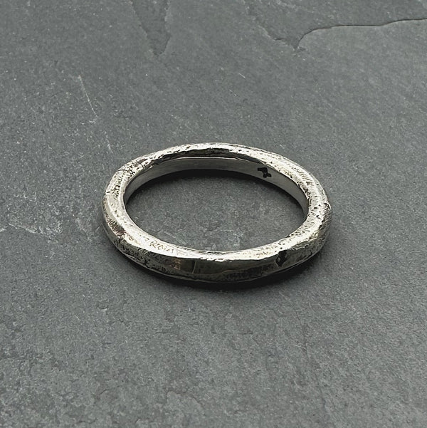 Sircular 002 Stacker Ring in Oxidized Silver