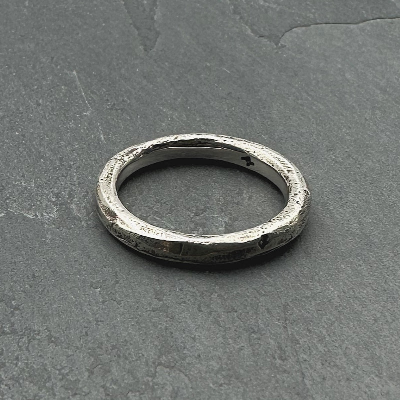 Sircular 002 Stacker Ring in Oxidized Silver